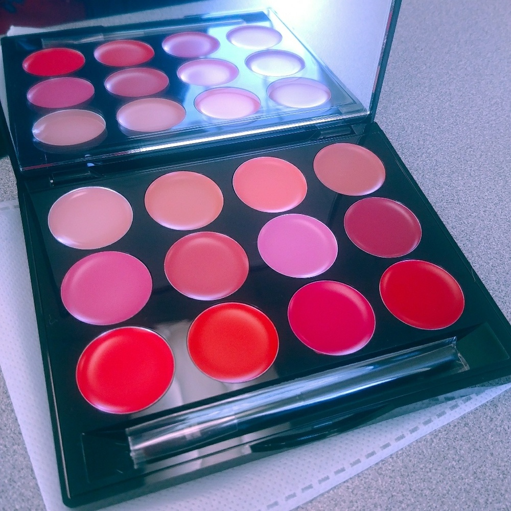 ISH lip statement palette